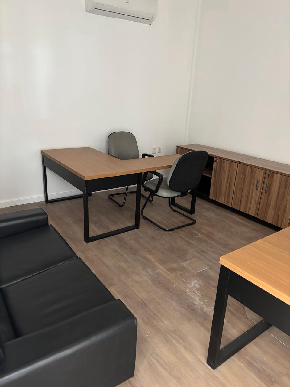 Sala comercial com pintura interna finalizada